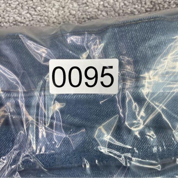 SilverTab Levi’s Mom Jeans Women’s 31 Blue Tapered Cropped High Rise Torn - Picture 12 of 12